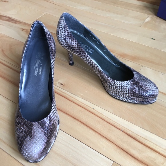 Stuart Weitzman Platform Pump - Picture 5 of 7